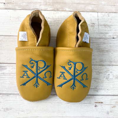 Emmaus Crib Shoes: Yellow (0-6 mos)